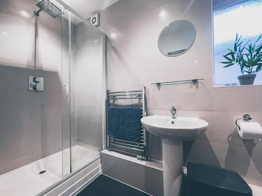 Apartament Modern 3 Ground Floor Parking And Garden Bournemouth Zewnętrze zdjęcie