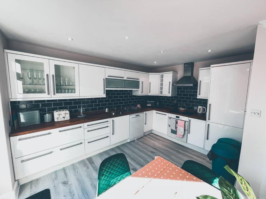 Apartament Modern 3 Ground Floor Parking And Garden Bournemouth Zewnętrze zdjęcie
